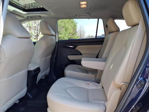 2023 Toyota Highlander Hybrid XLE