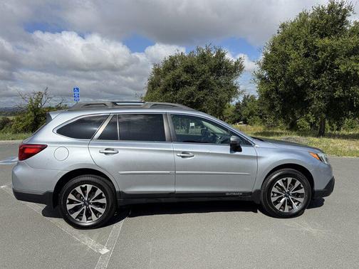 Ice Silver Metallic 2016 Subaru Outback 2.5i Limited