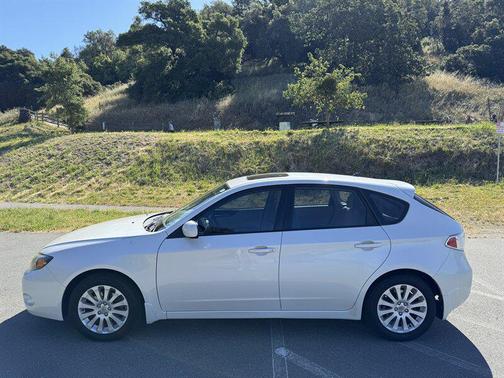 Satin White Pearl 2011 Subaru Impreza 2.5 i Premium