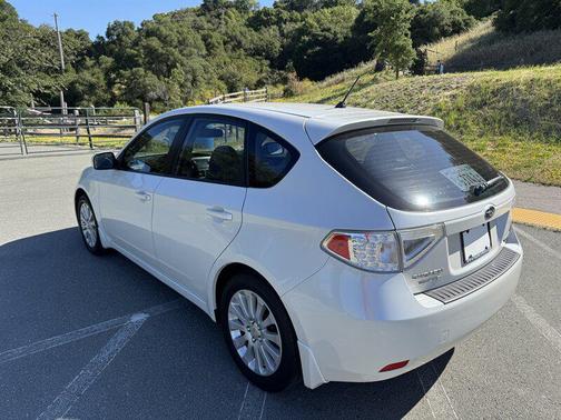 Satin White Pearl 2011 Subaru Impreza 2.5 i Premium