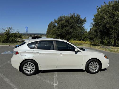 Satin White Pearl 2011 Subaru Impreza 2.5 i Premium