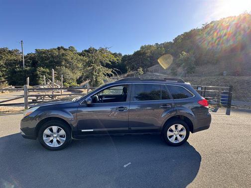 2011 Subaru Outback 3.6 R