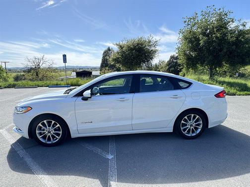 2017 Ford Fusion Hybrid SE