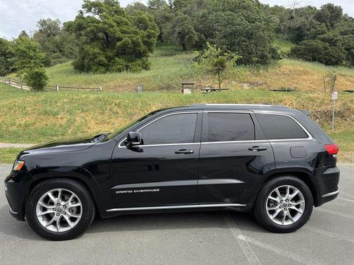 Brilliant Black Crystal Pearlcoat 2015 Jeep Grand Cherokee Summit