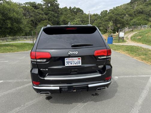Brilliant Black Crystal Pearlcoat 2015 Jeep Grand Cherokee Summit