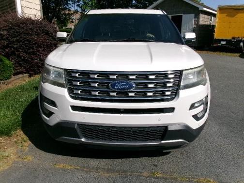 WHITE Platinum Metal 2017 Ford Explorer Limited