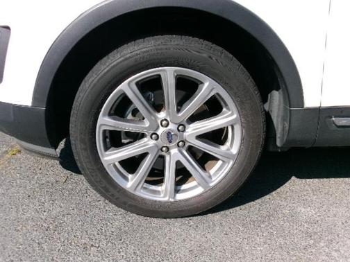 WHITE Platinum Metal 2017 Ford Explorer Limited