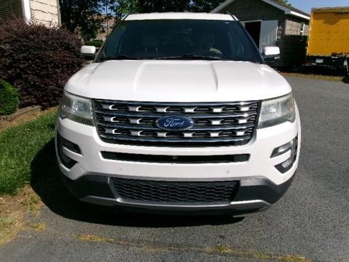 WHITE Platinum Metal 2017 Ford Explorer Limited