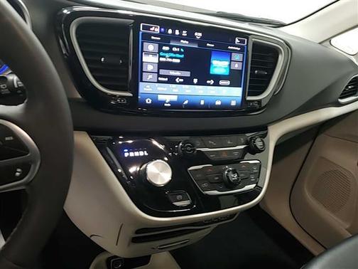 Silver Mist 2024 Chrysler Pacifica Touring L