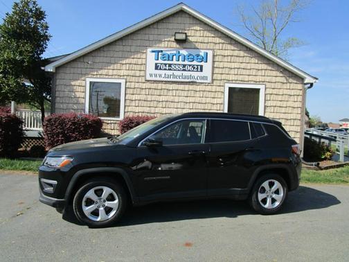 Diamond Black Crystal Pearlcoat 2018 Jeep Compass Latitude