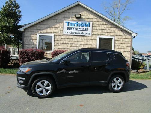 Diamond Black Crystal Pearlcoat 2018 Jeep Compass Latitude