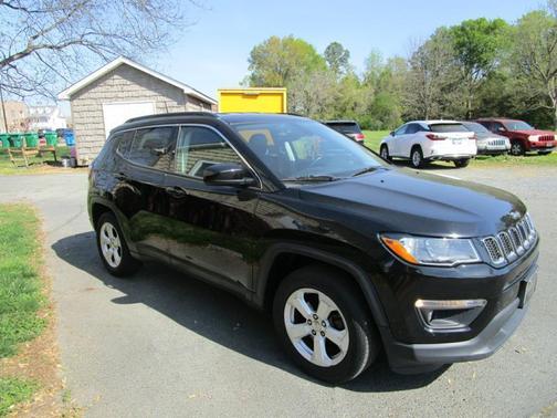 Diamond Black Crystal Pearlcoat 2018 Jeep Compass Latitude