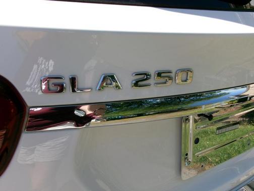 Polar White 2019 Mercedes-Benz GLA 250 Base