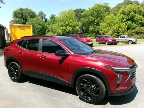 Crimson Metallic 2025 Chevrolet Trax FWD 2RS