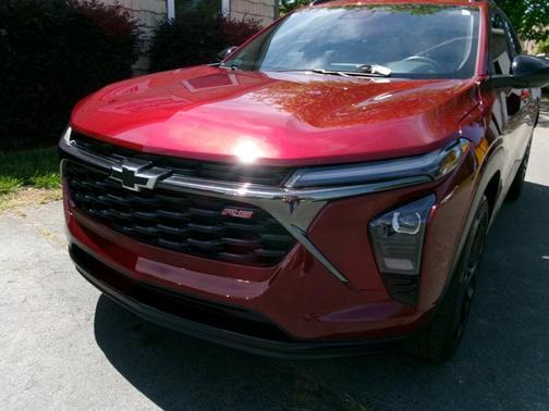 Crimson Metallic 2025 Chevrolet Trax FWD 2RS