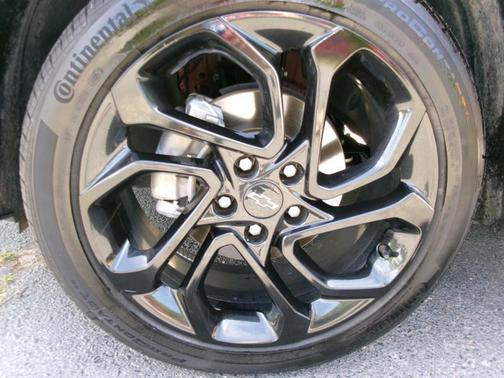 Crimson Metallic 2025 Chevrolet Trax FWD 2RS