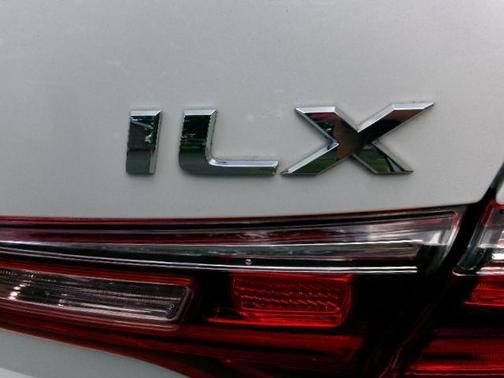 Bellanova White Pearl 2017 Acura ILX 2.4L