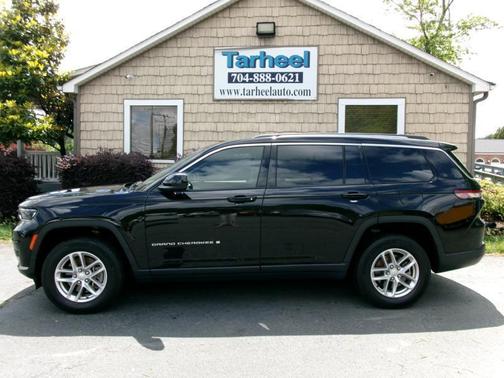 Diamond Black Crystal Pearlcoat 2023 Jeep Grand Cherokee L Laredo