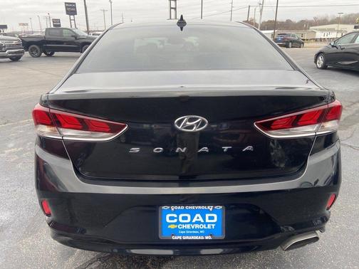 Photo 4 of 27 of 2018 Hyundai Sonata SEL
