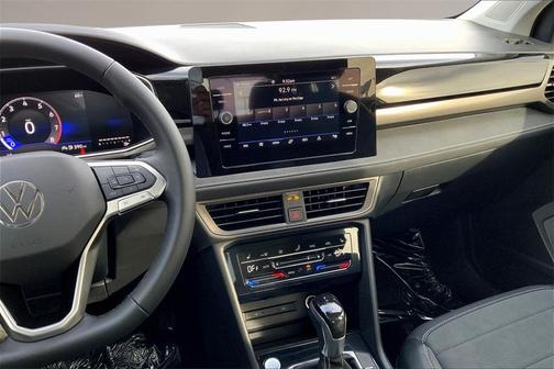 2026 Volkswagen Taos SE Black