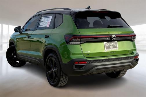 2026 Volkswagen Taos SE Black