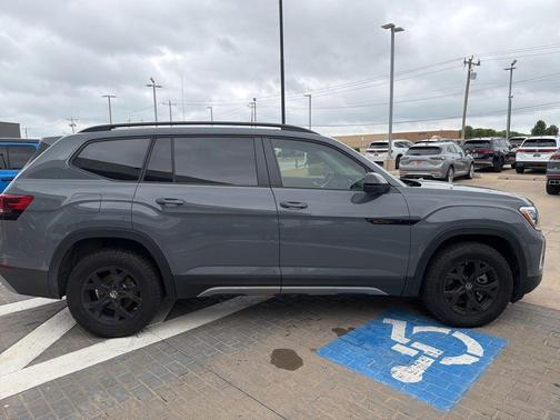 Pure Gray 2025 Volkswagen Atlas 2.0T Peak Edition