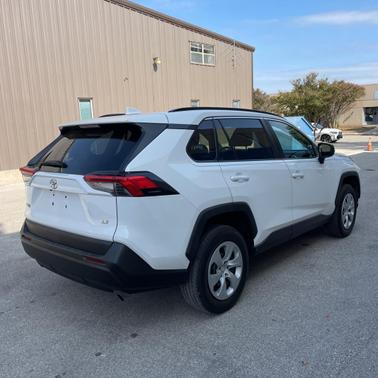 2020 Toyota RAV4 LE