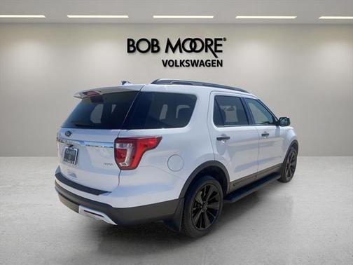 2017 Ford Explorer Base