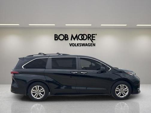2023 Toyota Sienna XSE 7 Passenger