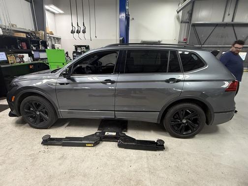 2024 Volkswagen Tiguan 2.0T SE R-Line Black 4MOTION