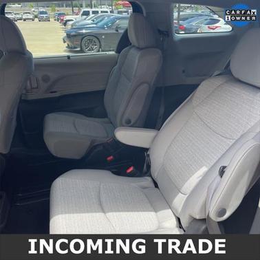 2022 Toyota Sienna LE