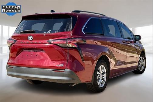 2022 Toyota Sienna LE