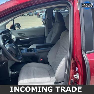 2022 Toyota Sienna LE