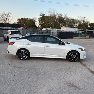 Aspen White Tricoat/Super Black 2025 Nissan Sentra SR