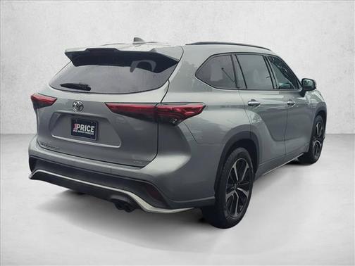 Celestial Silver Metallic 2021 Toyota Highlander XSE
