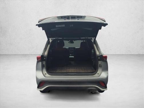 Celestial Silver Metallic 2021 Toyota Highlander XSE
