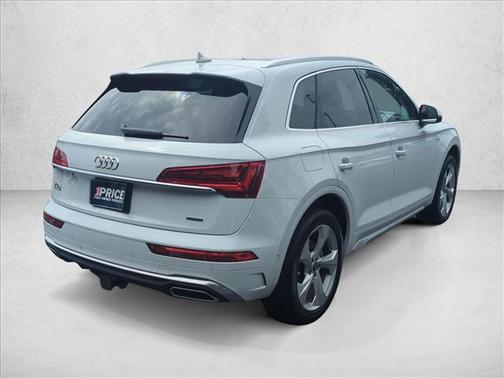 Glacier White Metallic 2023 Audi Q5 45 S line Prestige