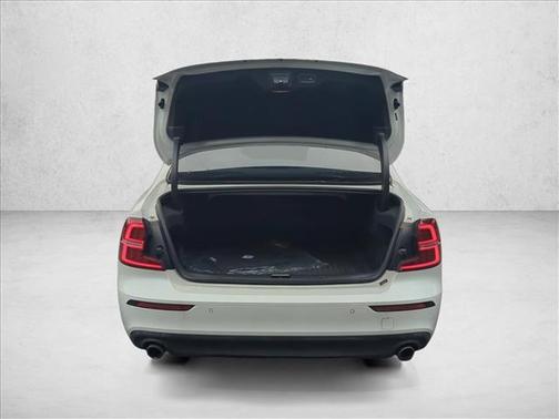 Crystal White Pearl 2019 Volvo S60 T6 Momentum