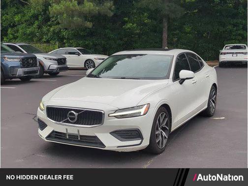 Crystal White Pearl 2019 Volvo S60 T6 Momentum