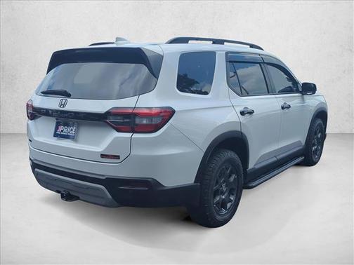 Platinum White Pearl 2024 Honda Pilot TrailSport