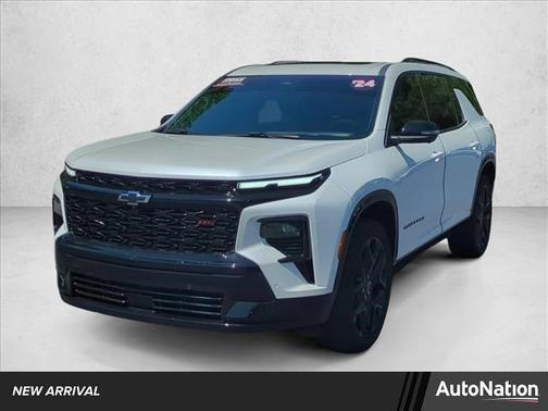 Iridescent Pearl Tricoat 2024 Chevrolet Traverse RS