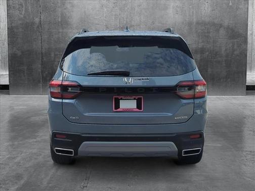 2025 Honda Pilot Touring 8-Passenger