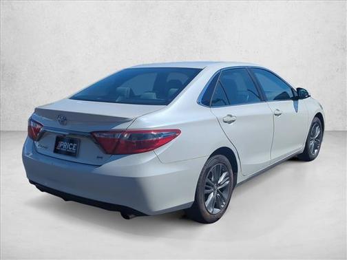 Blizzard Pearl 2017 Toyota Camry SE