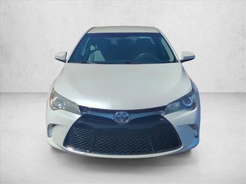 White 2017 Toyota Camry SE