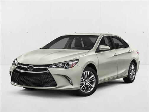 White 2017 Toyota Camry SE