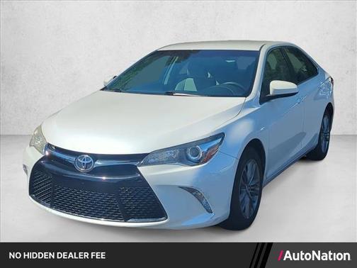 White 2017 Toyota Camry SE