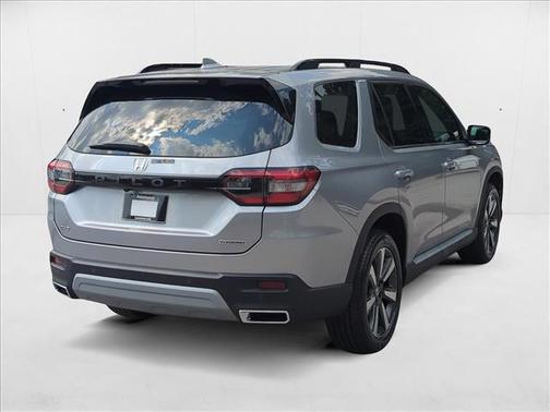 2025 Honda Pilot Touring 8-Passenger