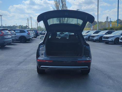 Navarra Blue Metal 2019 Audi Q5 2.0T Premium Plus