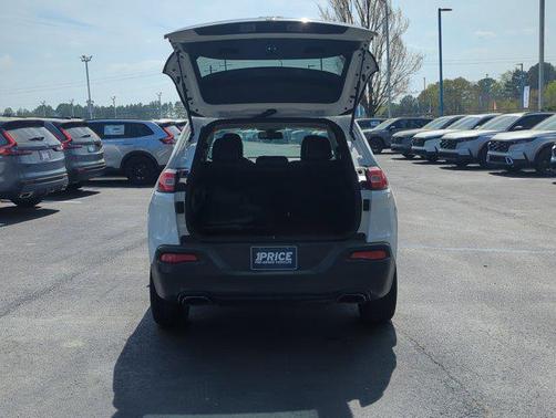 Bright White Clearcoat 2018 Jeep Cherokee Latitude Plus