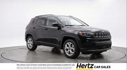 Diamond Black Crystal Pearlcoat 2025 Jeep Compass Latitude